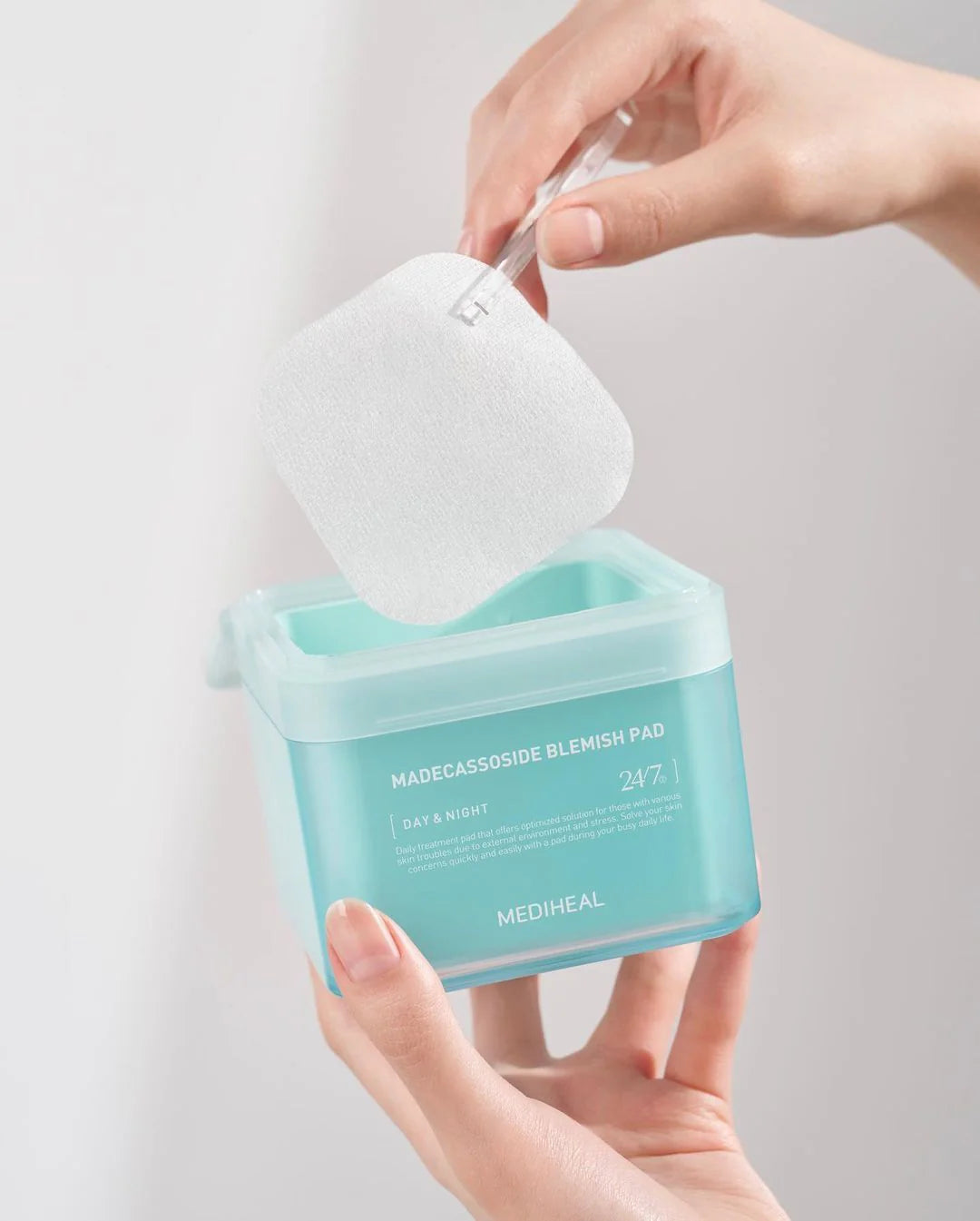 MEDIHEAL Madecassoside Toner Pads - with Centella Asiatica to Treat Blemishes and Improve Uneven Skin Tone - Vegan Gauze Fabric